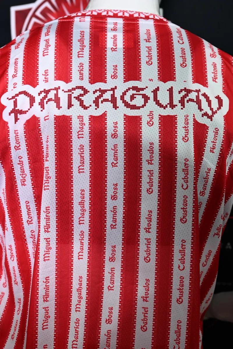 Camiseta con nombres — Personalización total